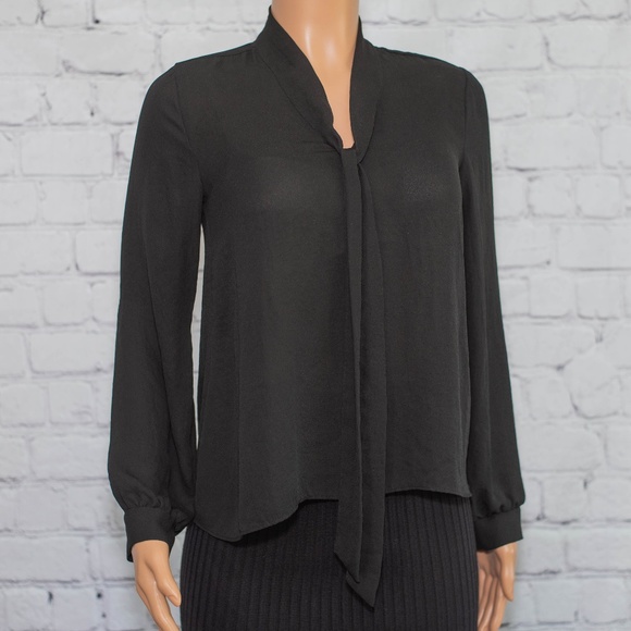 H&M Tops - H&M black long sleeve blouse